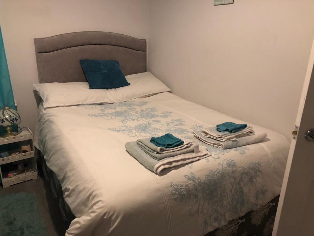 Single or double room in Plumstead - great prices