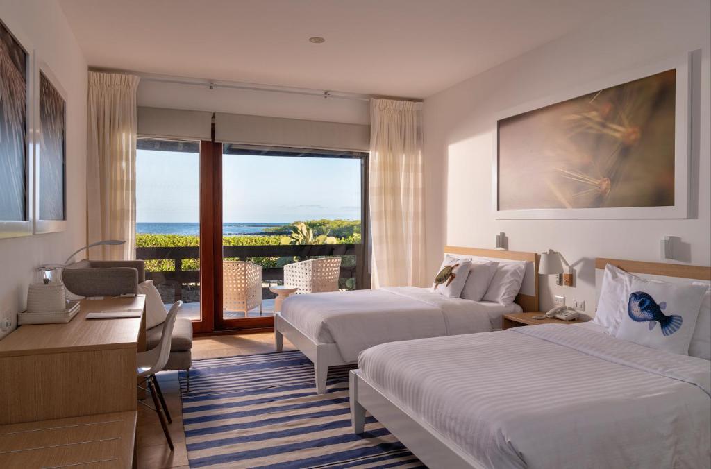 Postel nebo postele na pokoji v ubytování Finch Bay Galapagos Hotel