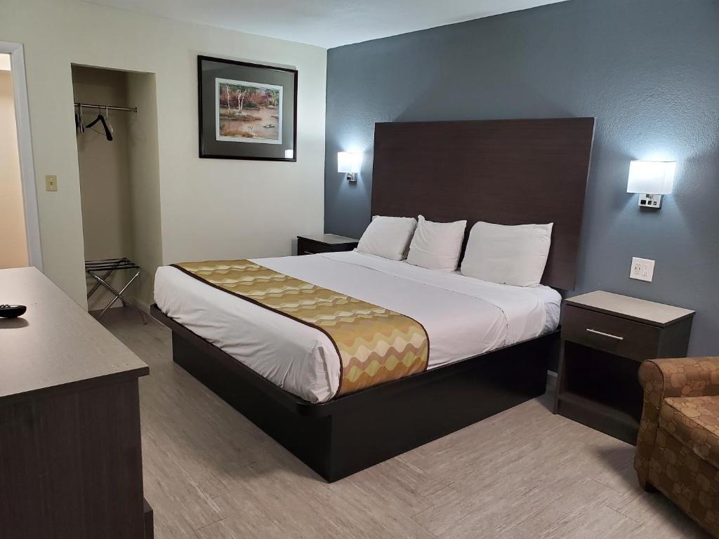 Days Inn by Wyndham Lawton - Standaard Kamer Met Kingsize Bed - Roken