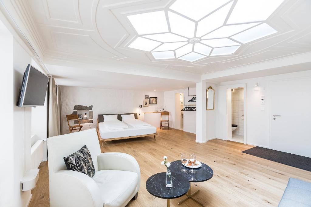 a living room with a white couch and a ceiling at Montmartre in Zürich
