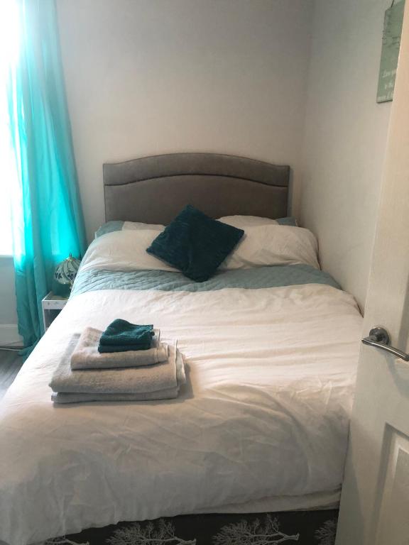 Single or double room in Plumstead - great prices