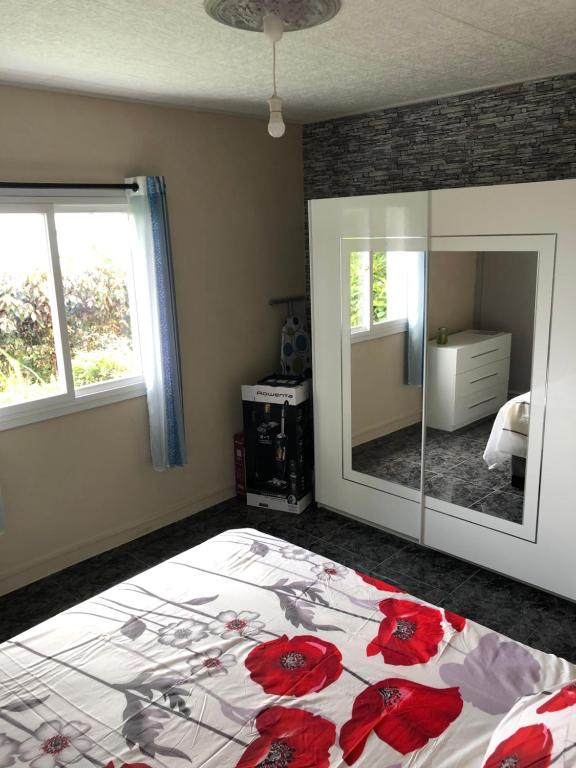 Postel nebo postele na pokoji v ubytování Cool Home