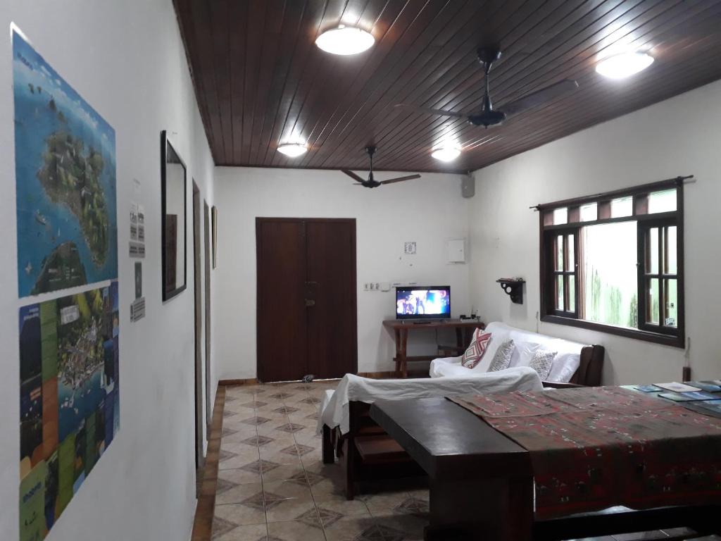  Quartos próximo ao centro de Ilhabela