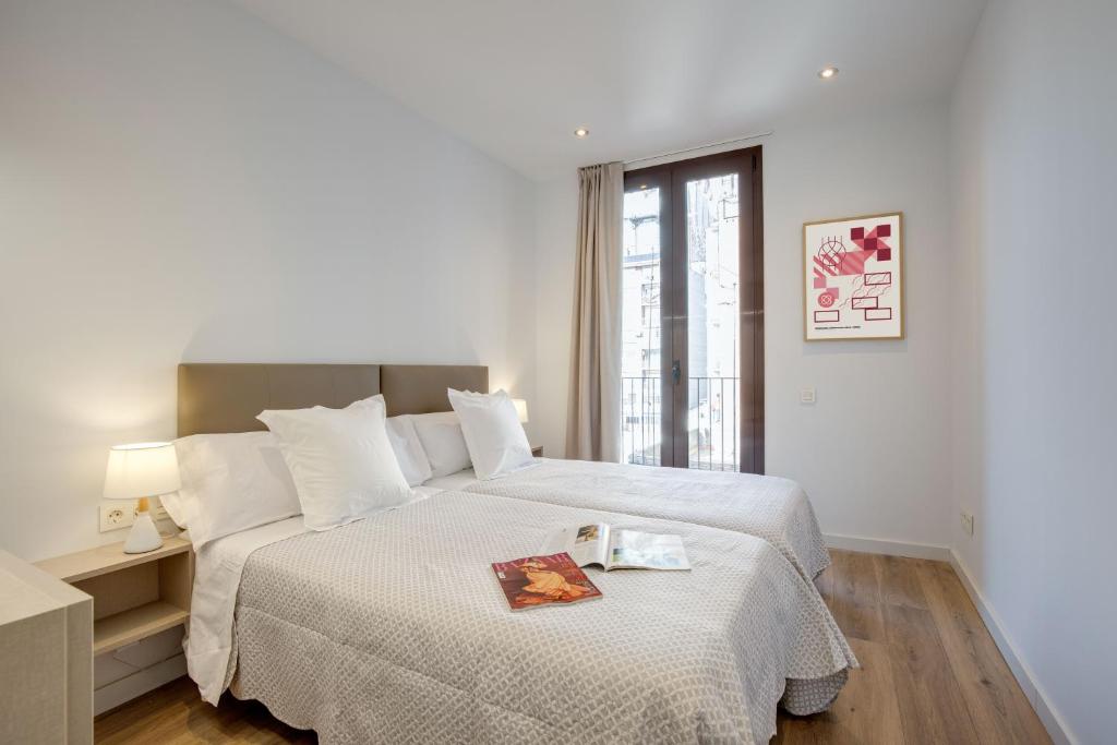 Postel nebo postele na pokoji v ubytování LucasLand Apartments Barcelona
