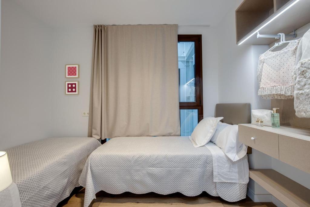 Postel nebo postele na pokoji v ubytování LucasLand Apartments Barcelona