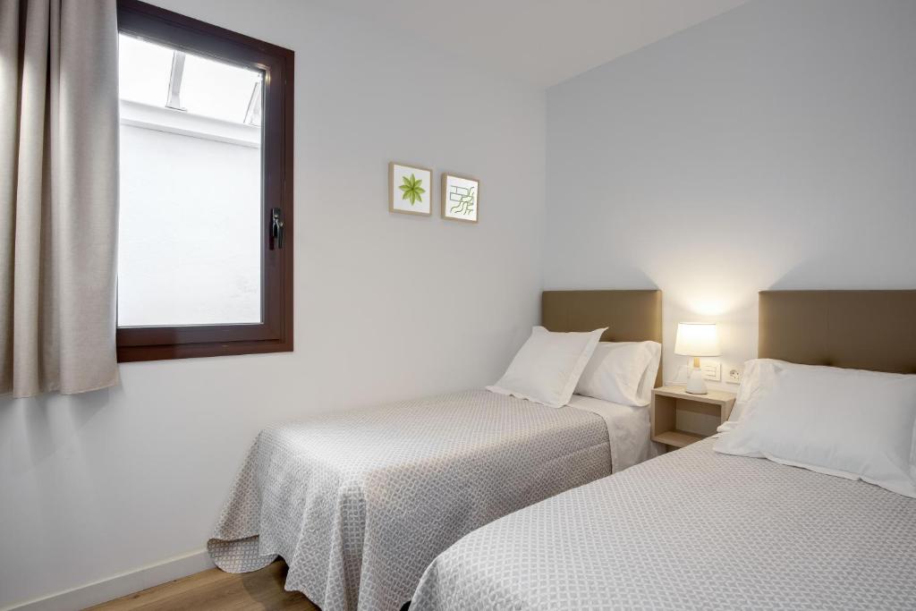 Postel nebo postele na pokoji v ubytování LucasLand Apartments Barcelona