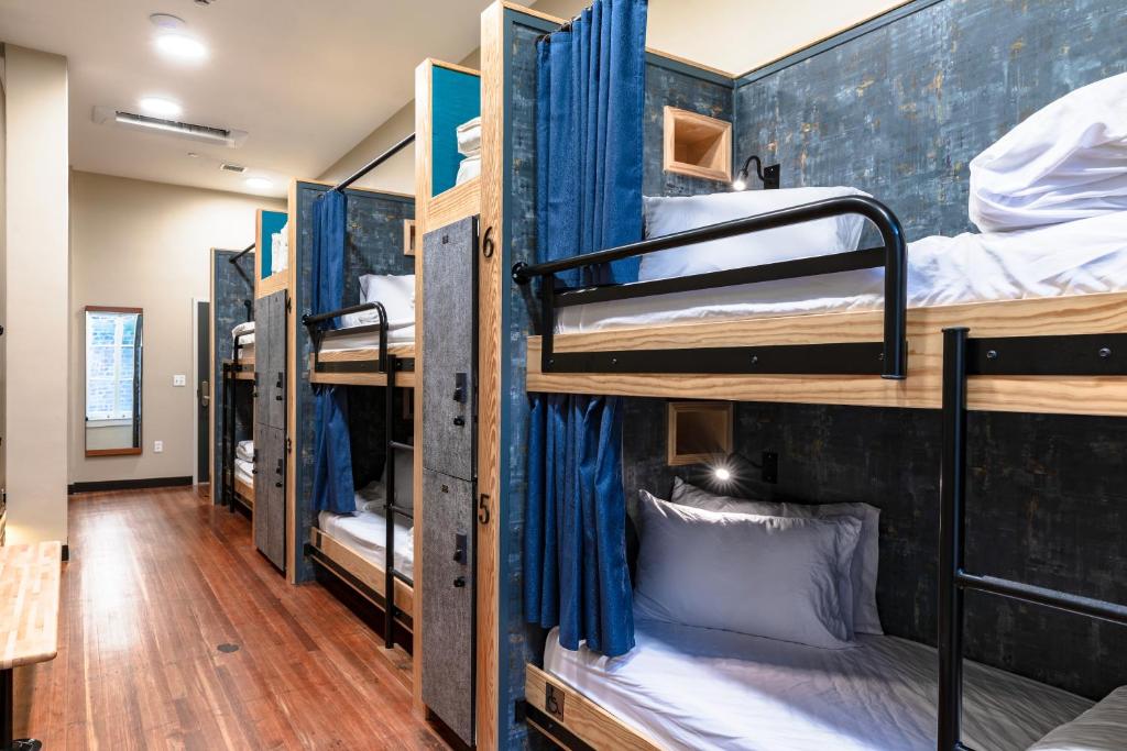 HI New Orleans Hostel - Bed In Women'S 6-Bed Dormitory