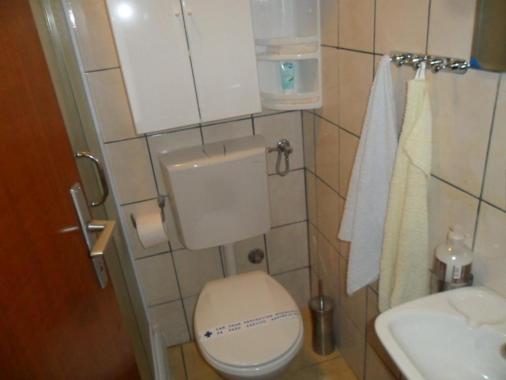Koupelna v ubytování Apartments Batovanja