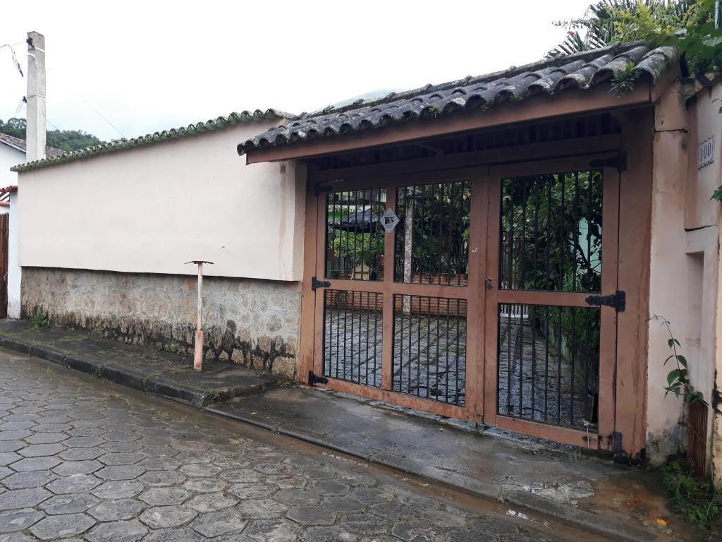  Quartos próximo ao centro de Ilhabela