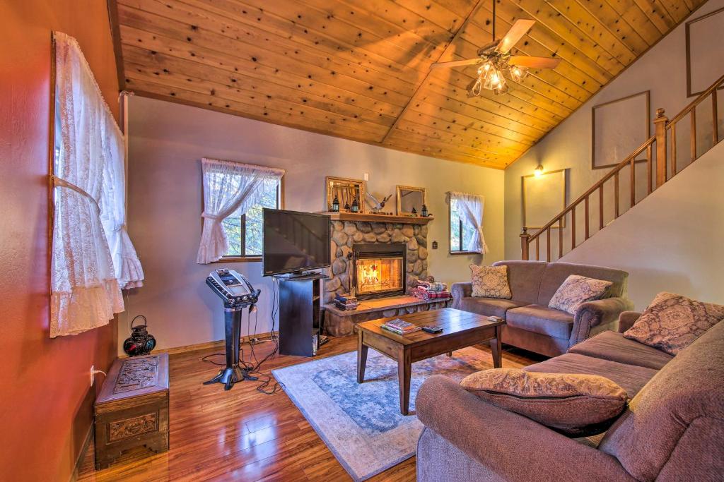 Secluded Cabin With Hot Tub Walk To Lake Gregory Crestline Updated 2021 Prices