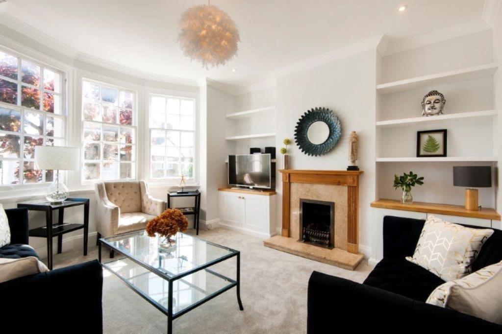 a living room with a couch and a fireplace at Modern Family Home in London Close to Amenities and Train in London