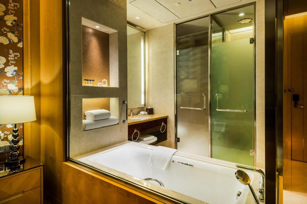 Koupelna v ubytování Crowne Plaza Xiangyang by IHG