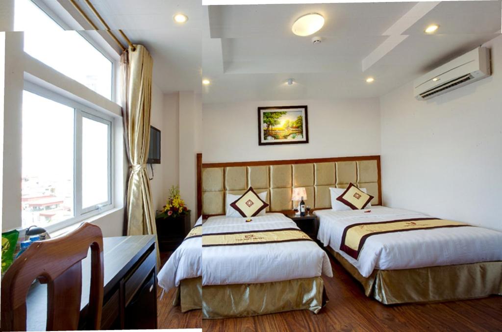 Postel nebo postele na pokoji v ubytování Van Mieu 2 Hotel