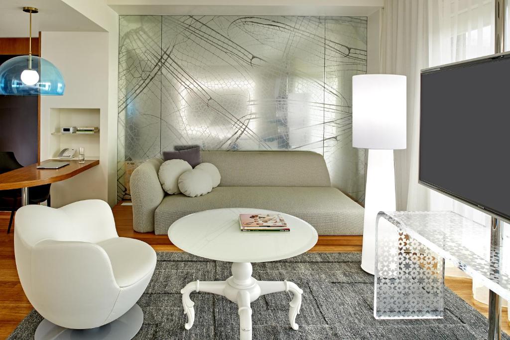 Mondrian Los Angeles in West Hollywood - Studio Suite Double Double Bets
