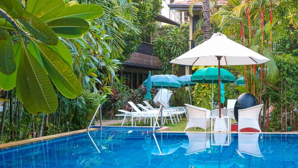 Lokal Phuket \ - Resim 10