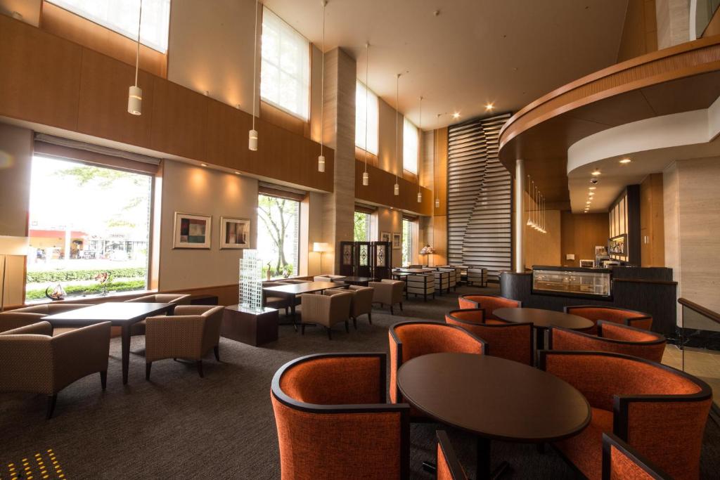 Posezení v ubytování ANA Crowne Plaza Yonago by IHG