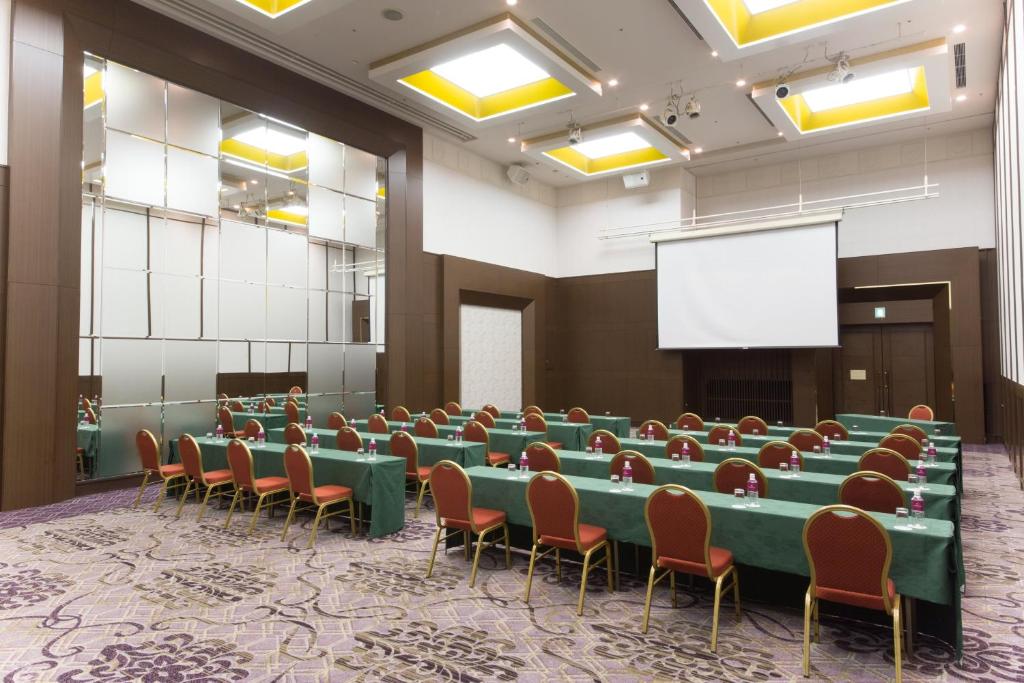 Konferenční prostory v ubytování ANA Crowne Plaza Yonago by IHG