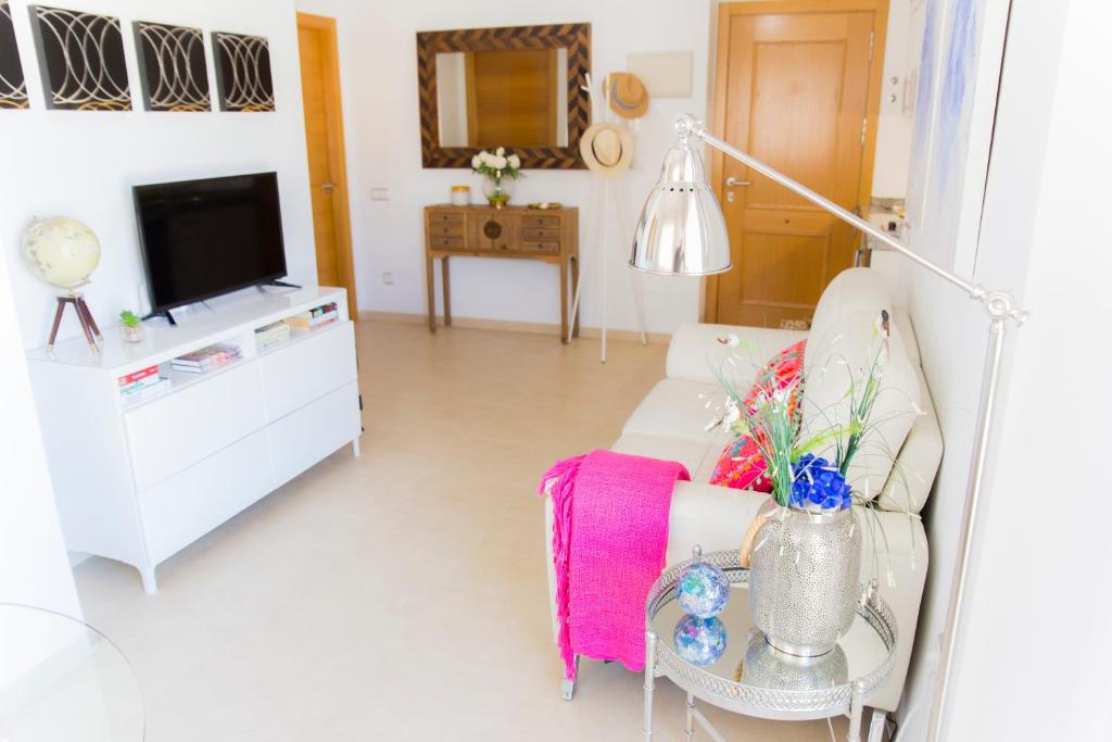 Televízia a/alebo spoločenská miestnosť v ubytovaní 4SEASONS SAN NICOLAS APARTMENT