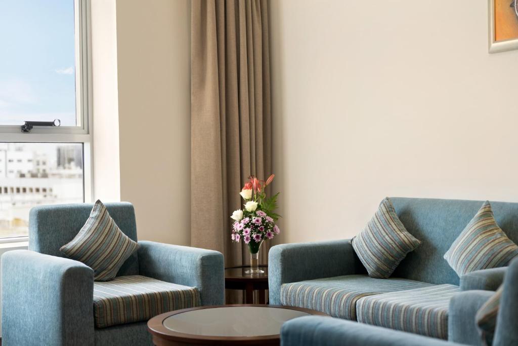 Posezení v ubytování Ramada by Wyndham Dubai Deira