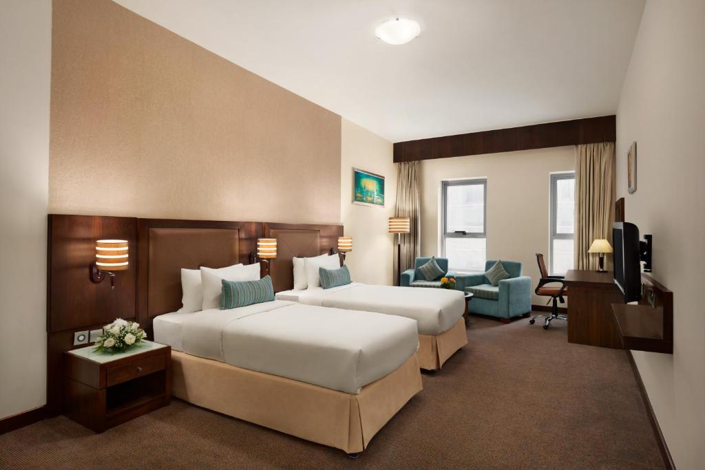 Postel nebo postele na pokoji v ubytování Ramada by Wyndham Dubai Deira
