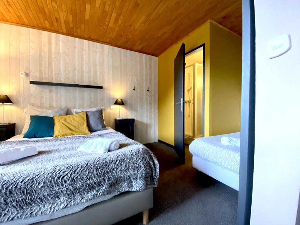 Postel nebo postele na pokoji v ubytování Hotel Le Beau Site