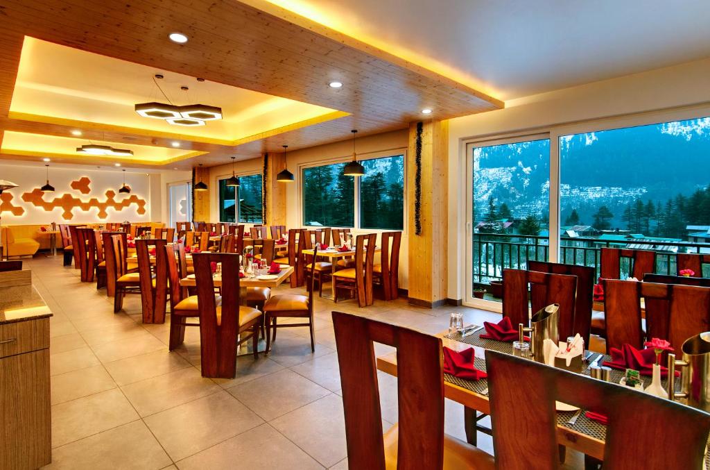 Restaurace v ubytování The Orchard Greens Resort - A Centrally Heated Property