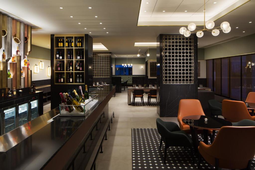 Lounge nebo bar v ubytování Crowne Plaza Zürich by IHG