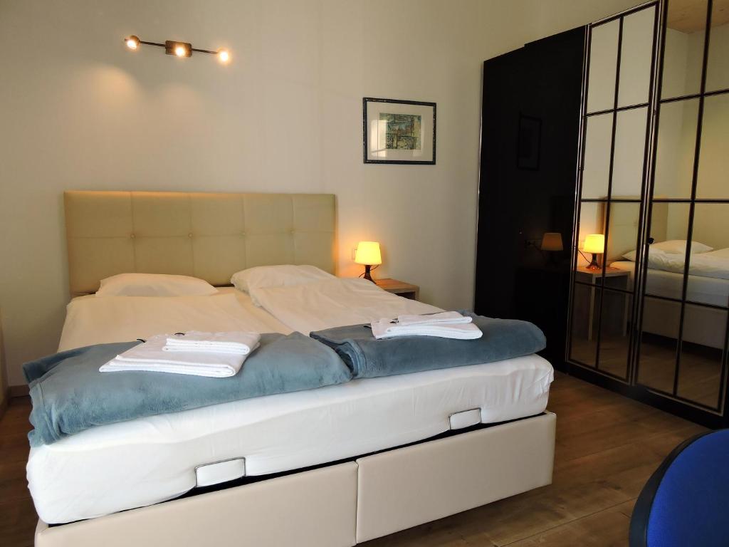 a bedroom with a bed with two towels on it at 213 Prag, Studio Apartment, 27m2, 1-2 Personen in Klagenfurt