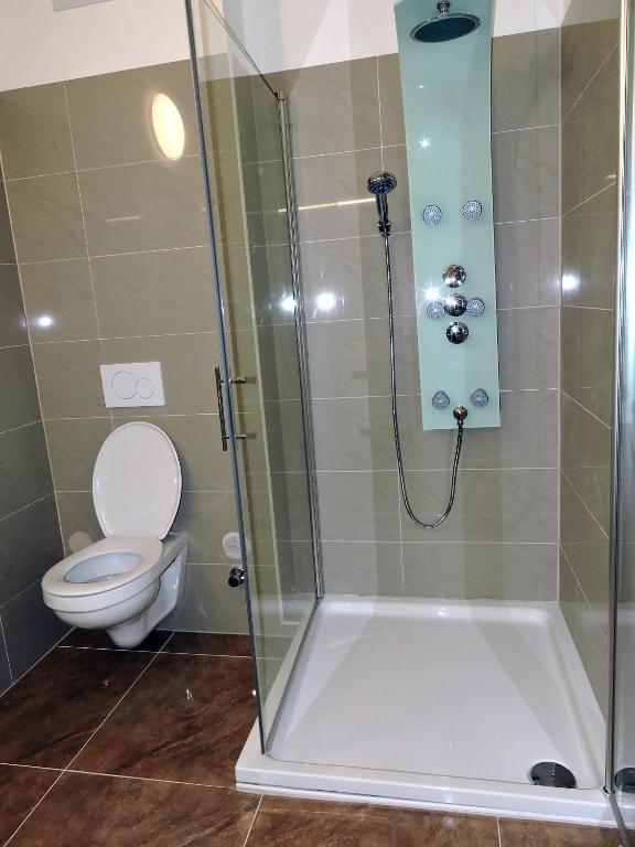 a bathroom with a shower and a toilet at 213 Prag, Studio Apartment, 27m2, 1-2 Personen in Klagenfurt