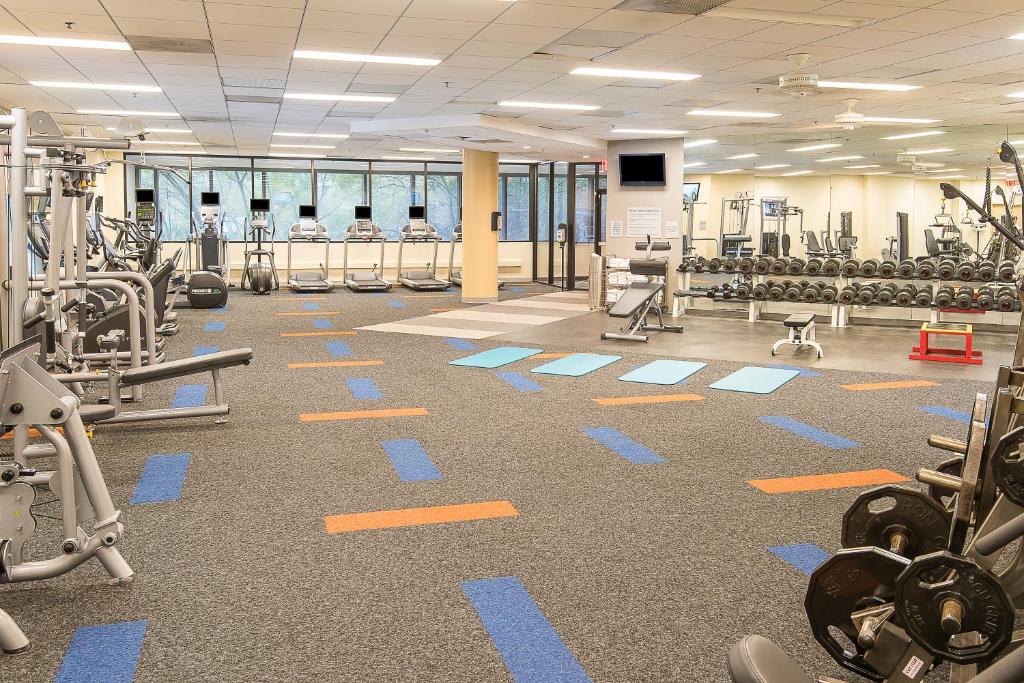 Fitness centrum a/nebo fitness zařízení v ubytování Crowne Plaza Princeton - Conference Center by IHG