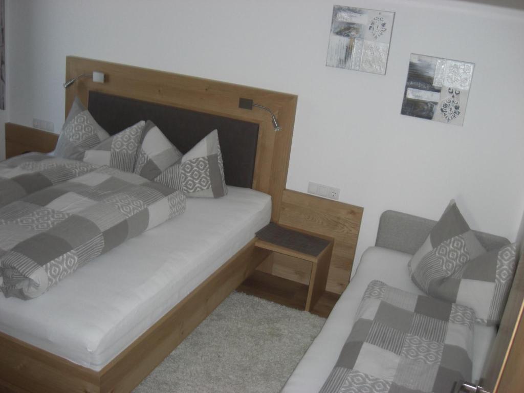 Postel nebo postele na pokoji v ubytování die Gartenwohnung - Tanja Tipotsch