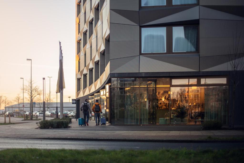 Holiday Inn - the niu, Crusoe Bremen Airport by IHG - Resim 35