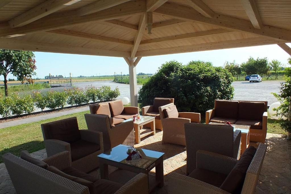 Posedenie v ubytovaní Agriturismo Isola Augusta