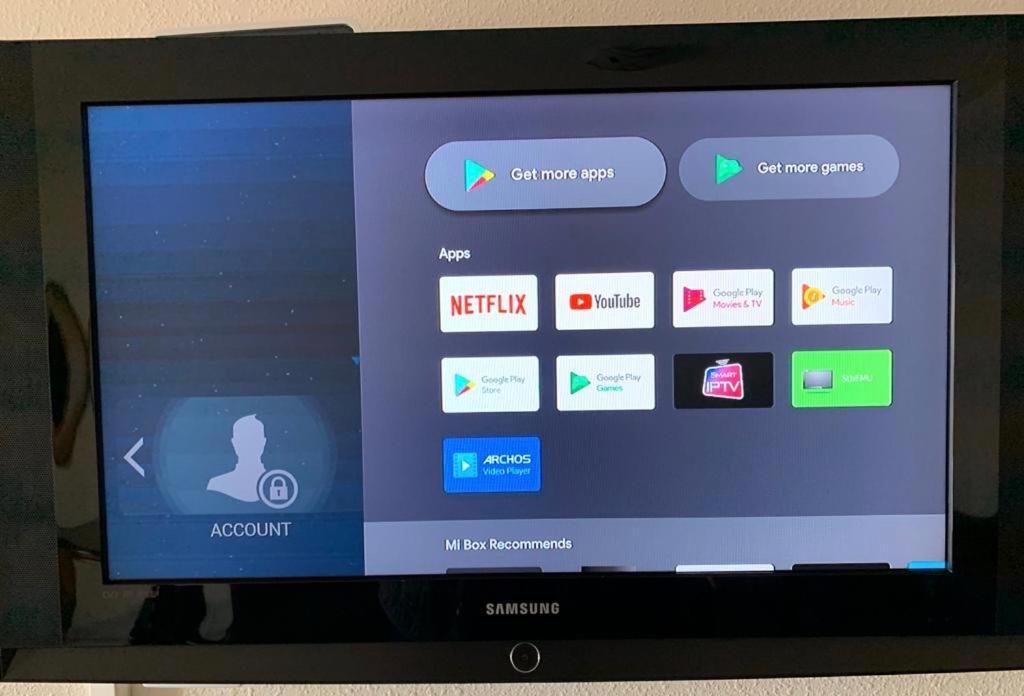 Televízia a/alebo spoločenská miestnosť v ubytovaní Carihuela Beach Pool Garage Wifi