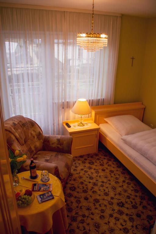 Postel nebo postele na pokoji v ubytování Hotel Garni Regina