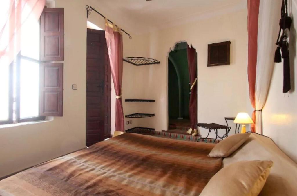 Postel nebo postele na pokoji v ubytování Riad Al Warda
