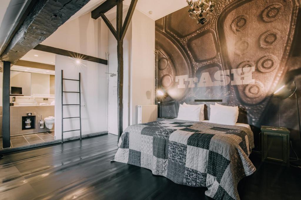 Postel nebo postele na pokoji v ubytování Hotel Trash Deluxe