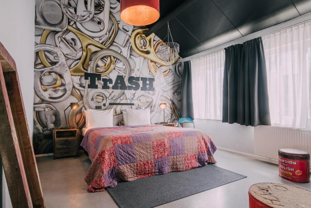 Hotel Trash Deluxe - Resim 22