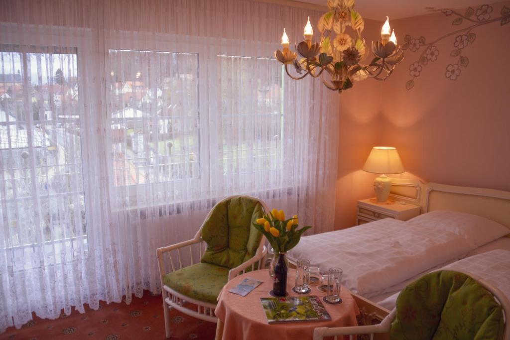 Postel nebo postele na pokoji v ubytování Hotel Garni Regina