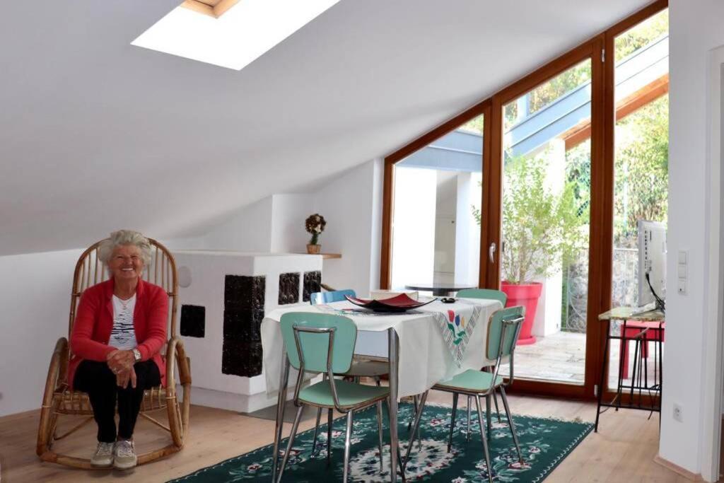 Posezení v ubytování Zweizimmer-Wohnung mit Schlossblick