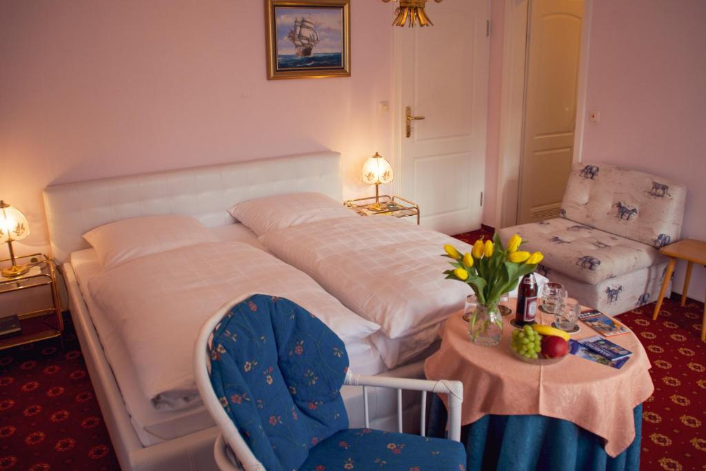 Postel nebo postele na pokoji v ubytování Hotel Garni Regina