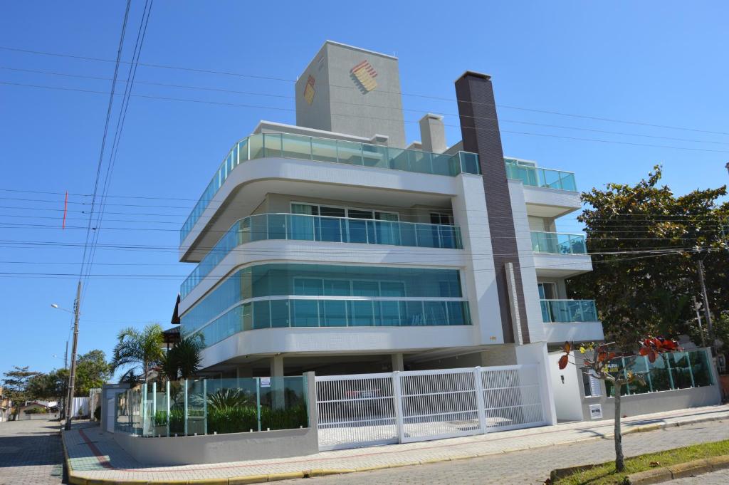  Belíssima cobertura 3 suítes com vista para o mar