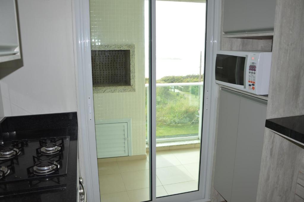 Belíssima cobertura 3 suítes com vista para o mar
