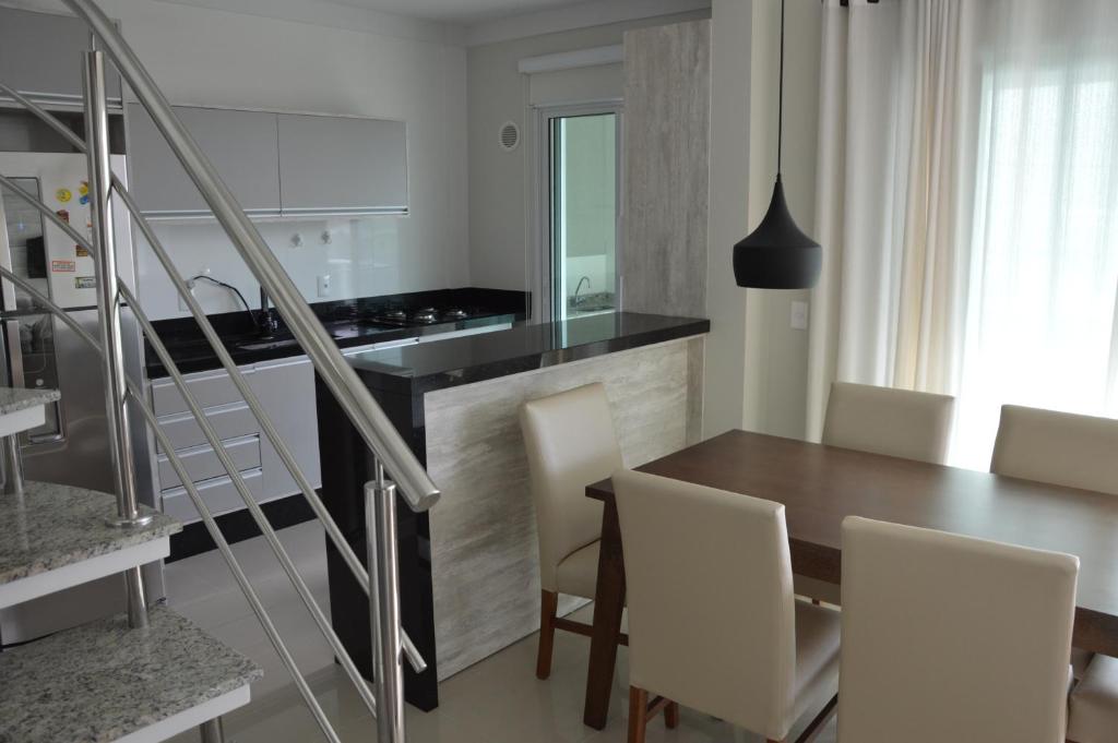  Belíssima cobertura 3 suítes com vista para o mar