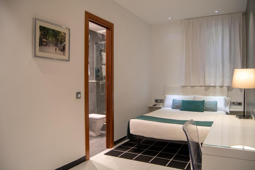 Postel nebo postele na pokoji v ubytování Hostal Apolo