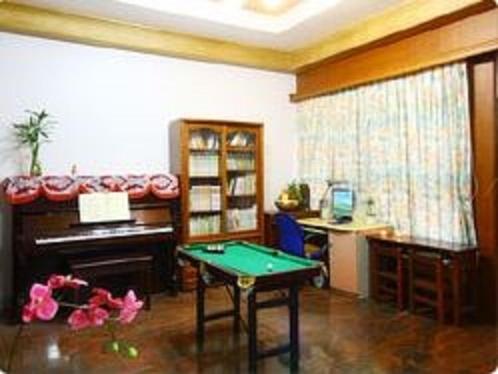 a room with a ping pong table and a desk at Yilan Affectivity in Wujie