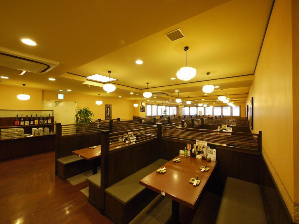 Restaurace v ubytování Route Inn Grantia Fukuyama Spa Resort