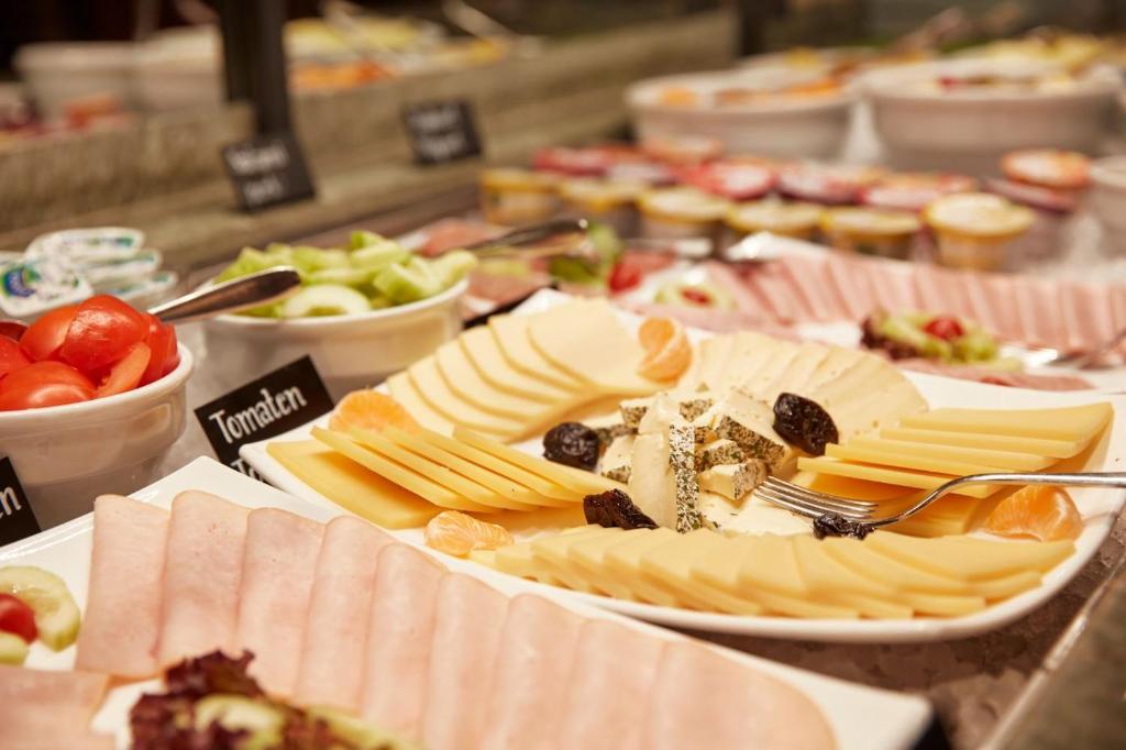 ホテルの敷地内または近くでの食事または食べ物