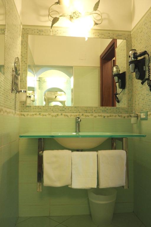 Łazienka w obiekcie Hotel Ester
