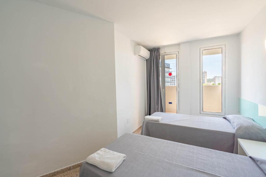 Postel nebo postele na pokoji v ubytování Magalluf Playa Apartments - Adults Only